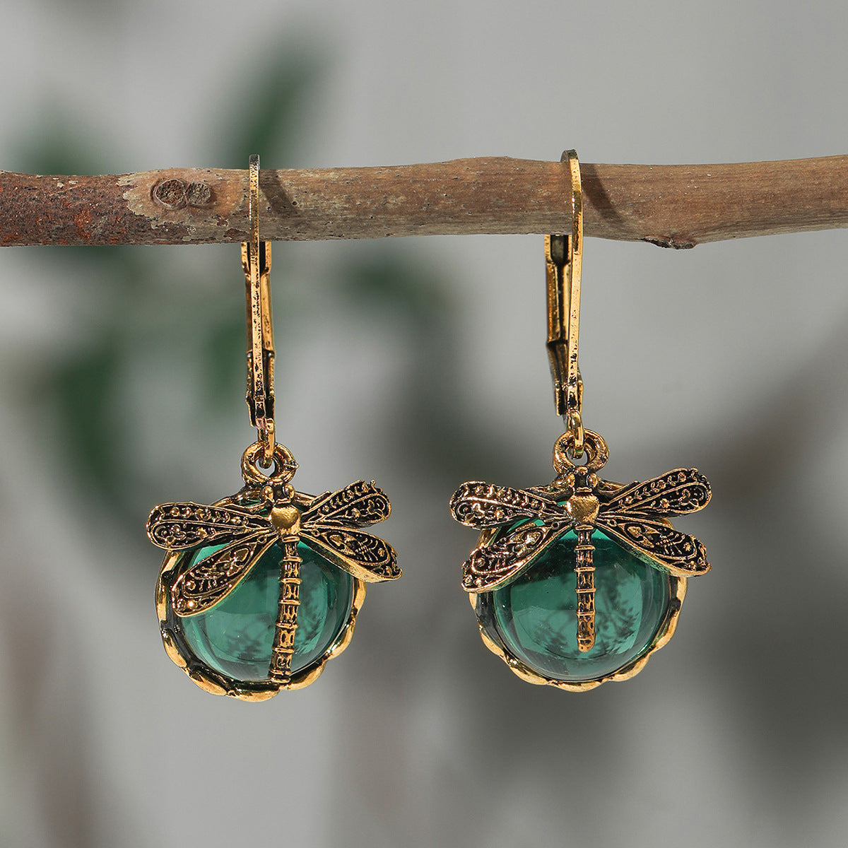 Women's Creative Vintage Dragonfly Green Crystal Charm Party Ear Buckle