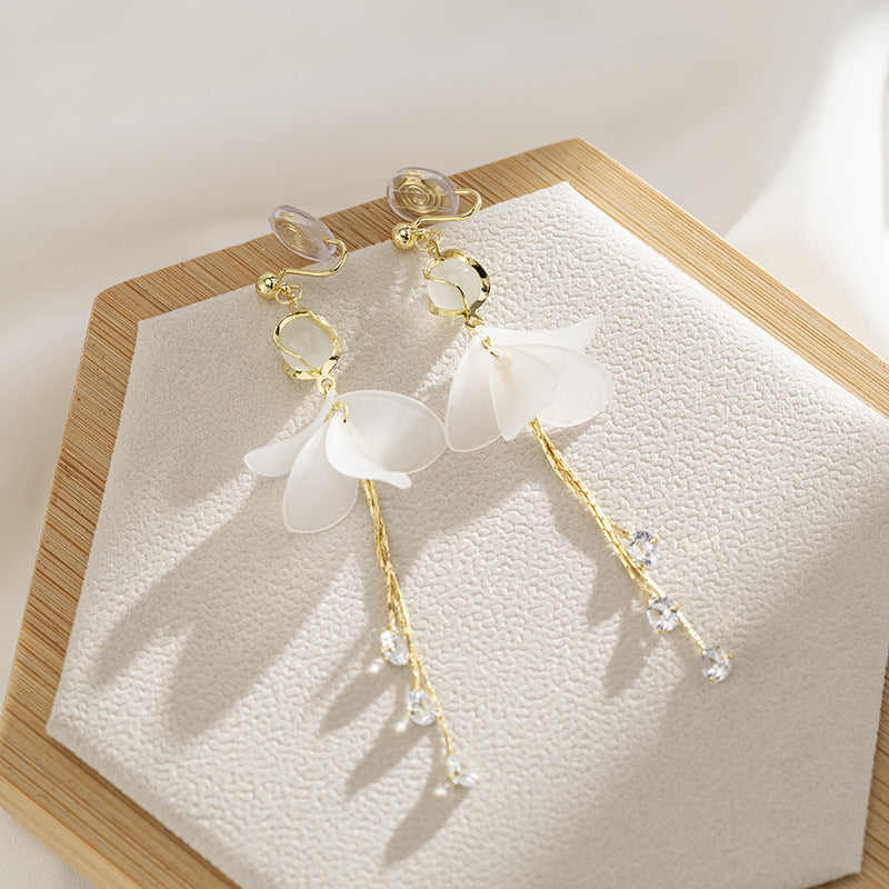 Super Fairy Sweet White Petal Fashion Temperament Long Tassel Mosquito Ear Clip