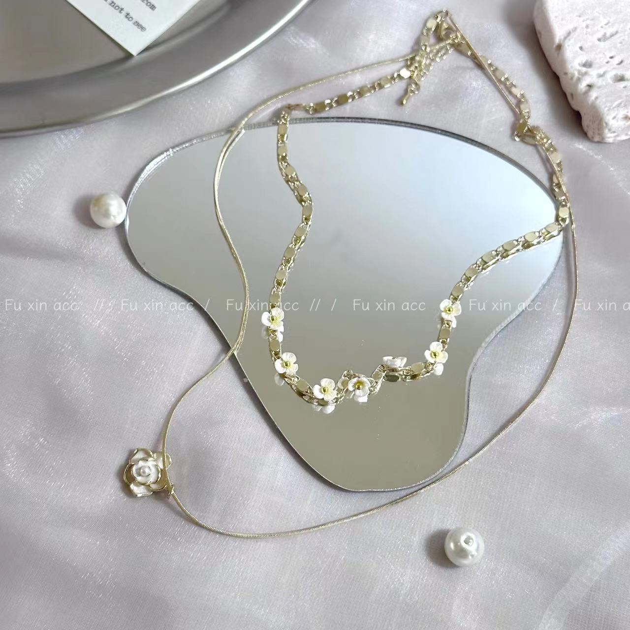 Women's Flower Pendant For Special Interest Light Luxury Necklaces