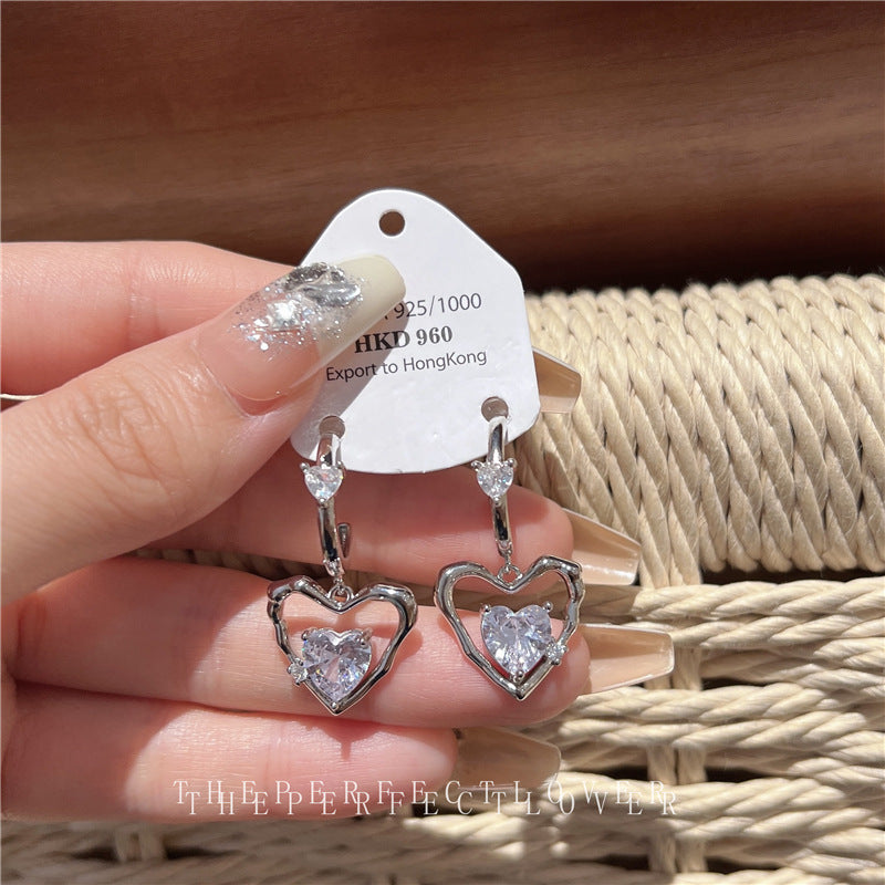 Wind Light Extravagant Love Heart Zircon Female Niche Design Earrings