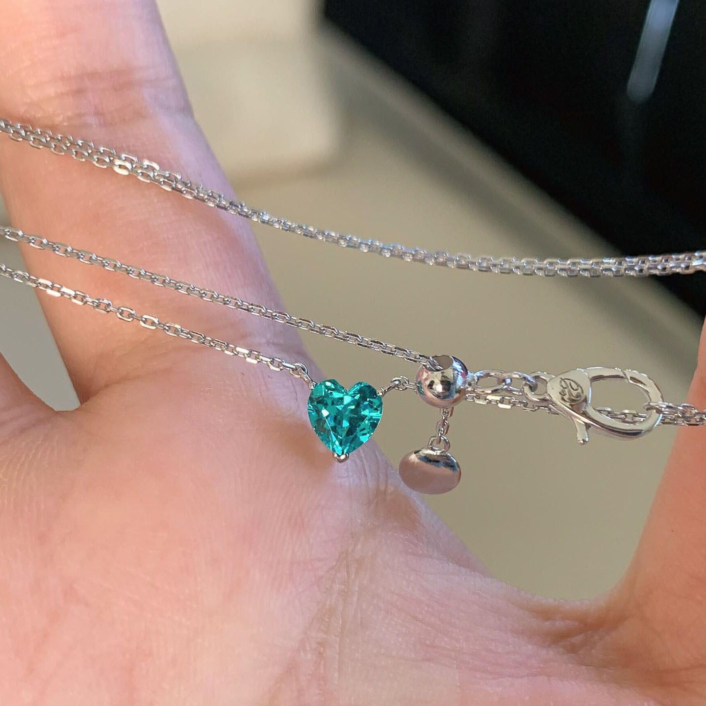 Women's Cold Feeling Blue Diamond Small Heart White Heart-shaped Niche Necklace