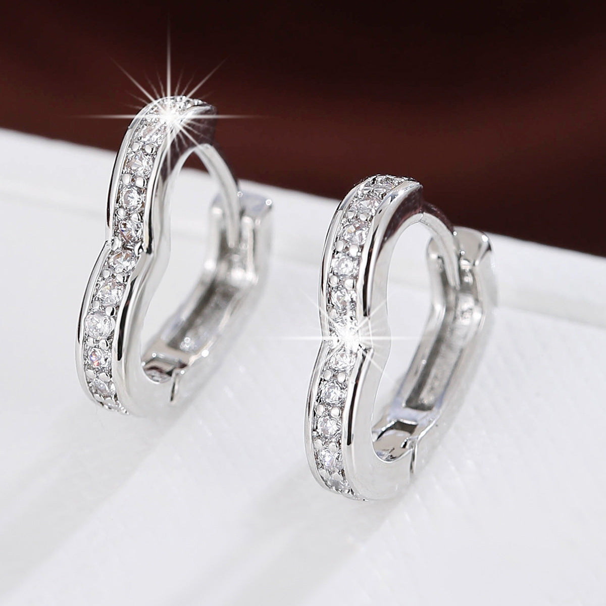 Trend Heart-shaped Personality Design Inlaid Zircon Ear Buckle
