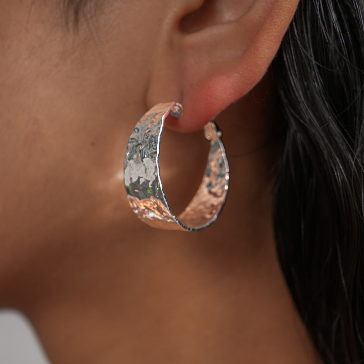 Women's Plated Pleated Metallic Round Sier Pin Ear Simple Advanced Geometric Rings