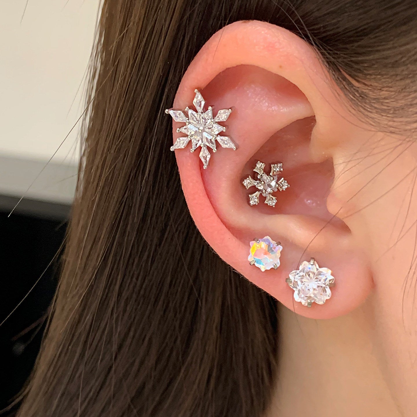 Cutting Flash Zircon Ear Bone Outer Spiral Titanium Steel Diamond Rings