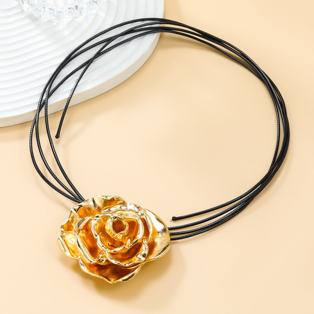 Women's Autumn Flower Retro Elegant Alloy Accessories Necklaces