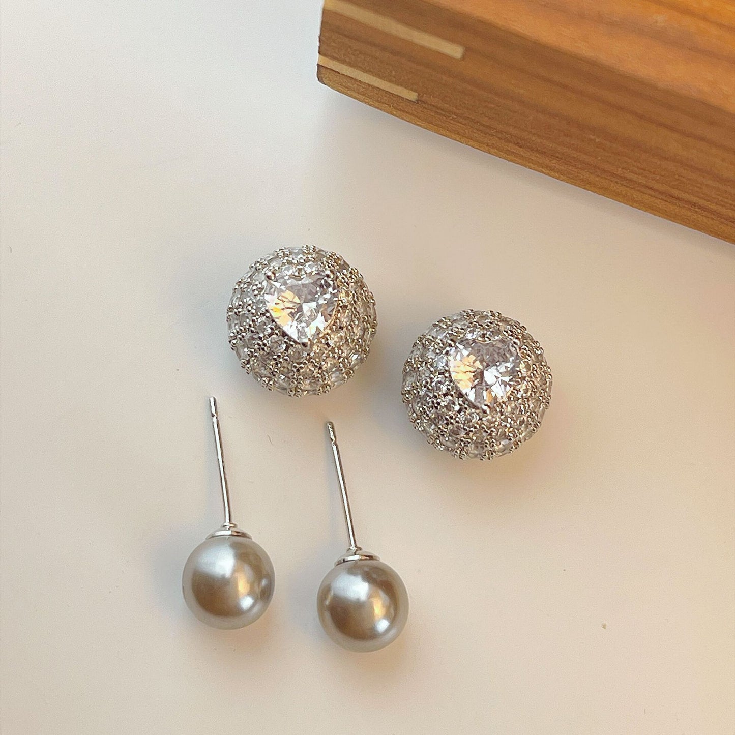 Devant et boucles d'oreilles boule en zircon raffiné de style français