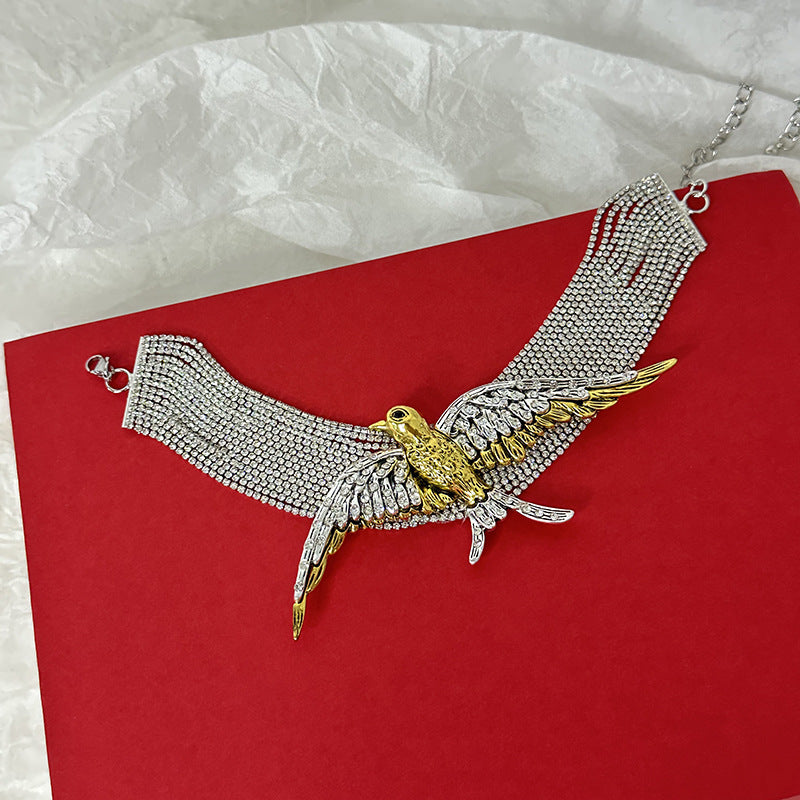 Modische, hochwertige Volldiamantkette mit fliegendem Vogel