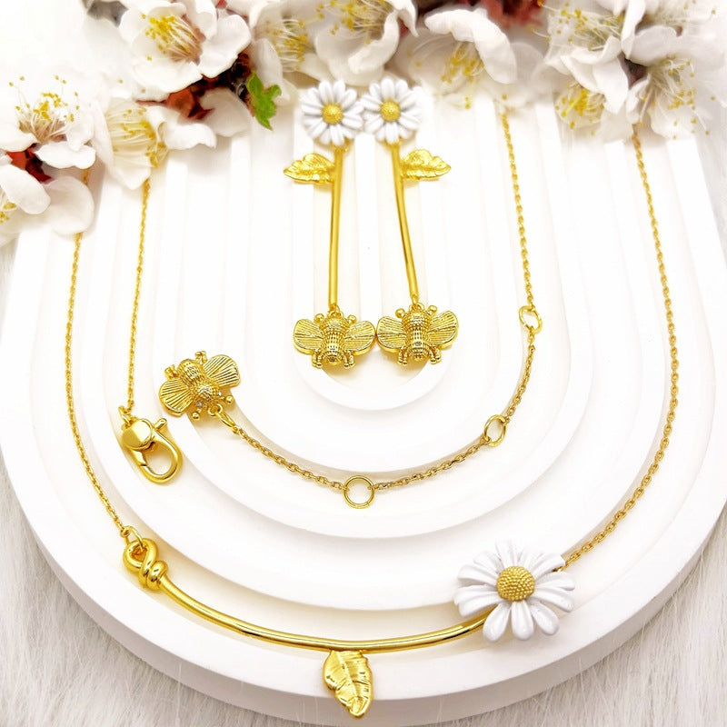 Sweet Little Daisy Bee Asymmetric Shape Sier Rings