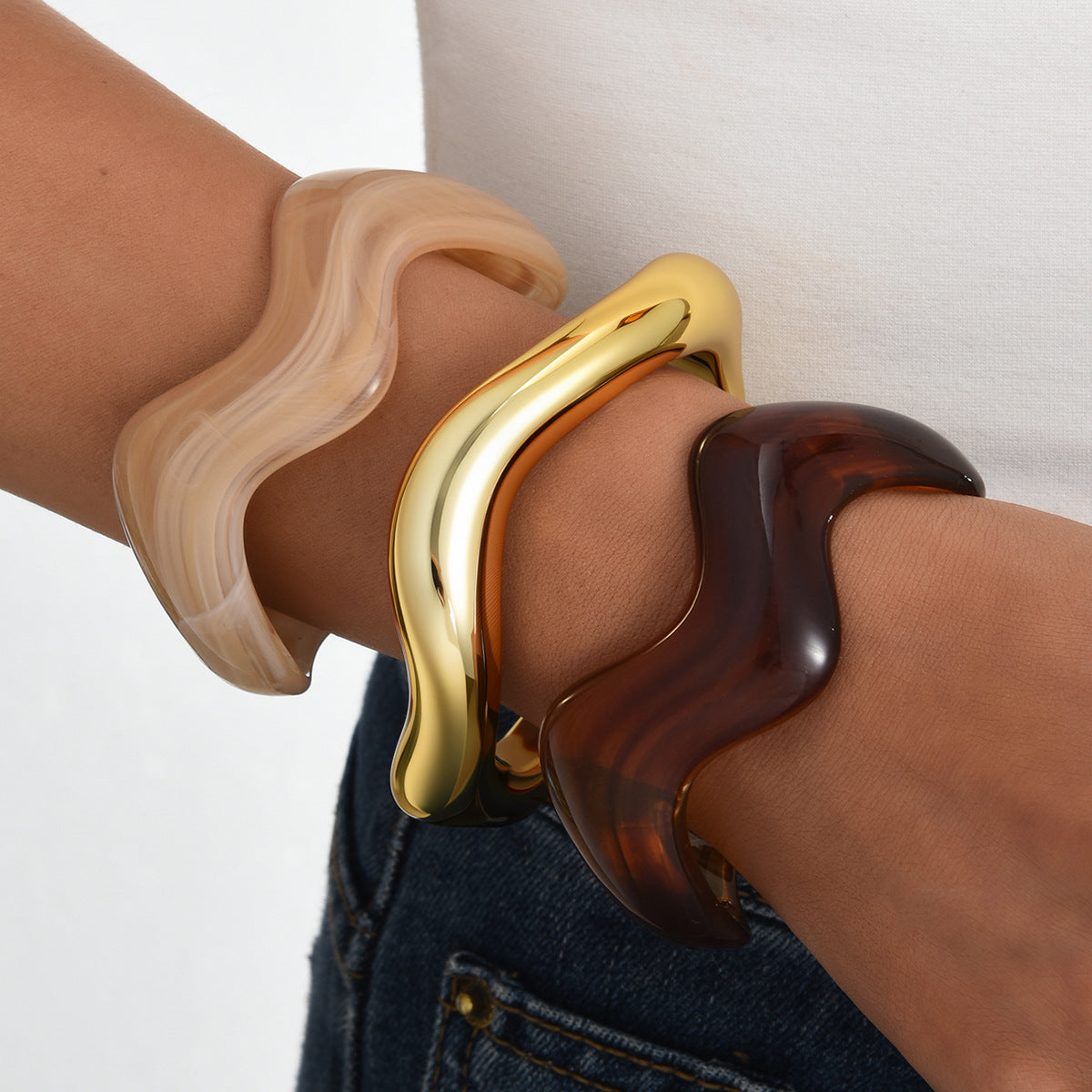 Women's Fashion Resin Open-ended Light Luxury High-grade Wave Streamline Bracelet