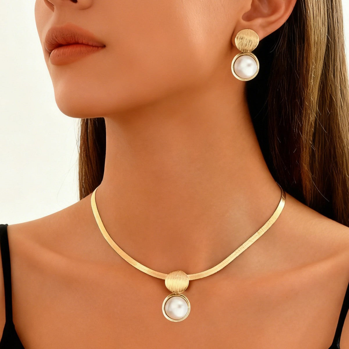 Wide Face Chain Like Flat Snake Imitation Pearl Round Clavicle Rings