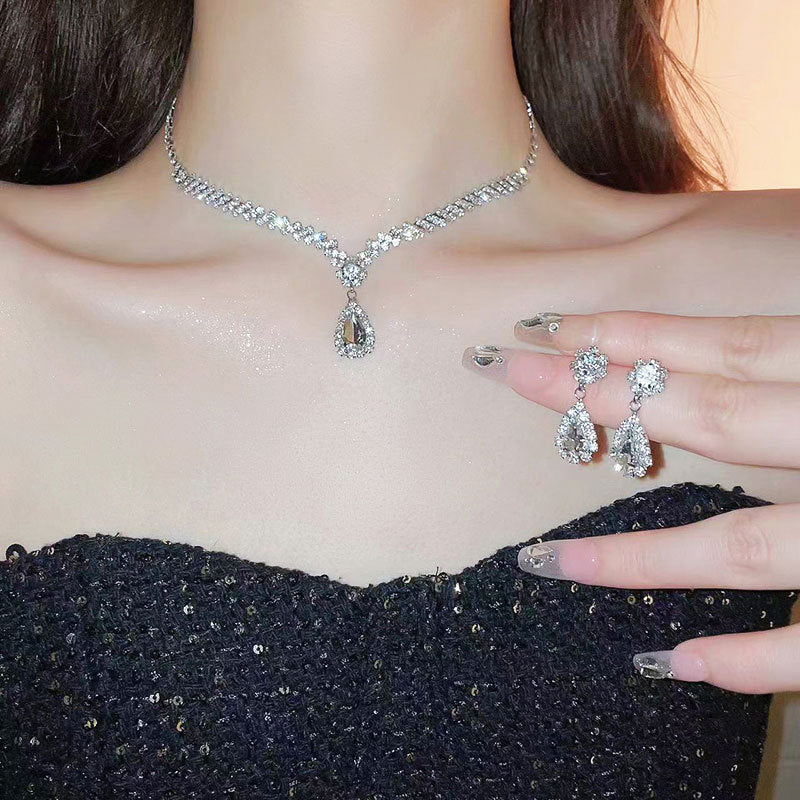 Light Luxury High-grade Zircon Niche Retro Clavicle Jewelry Set