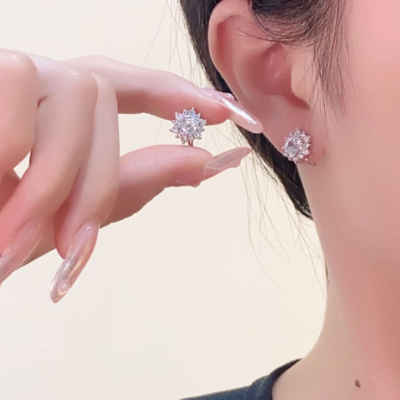 Simple Small Snowflake Zircon Fashion Commuter Design Stud Earrings