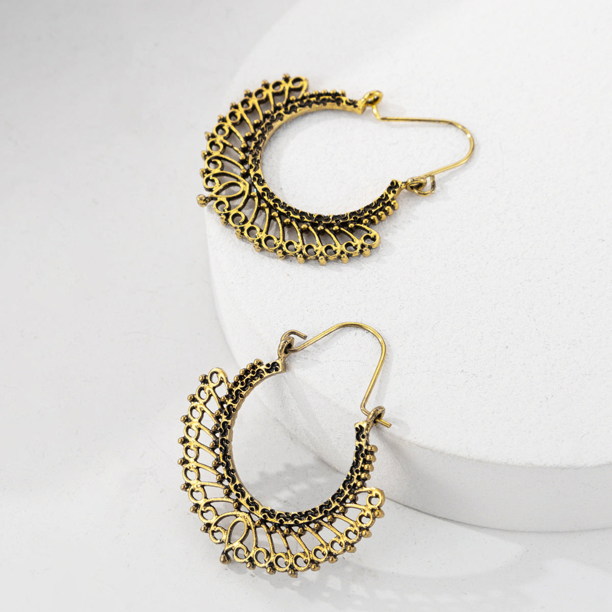 Boucles d'oreilles vintage creuses sculptées pour femmes, pétoncles géométriques