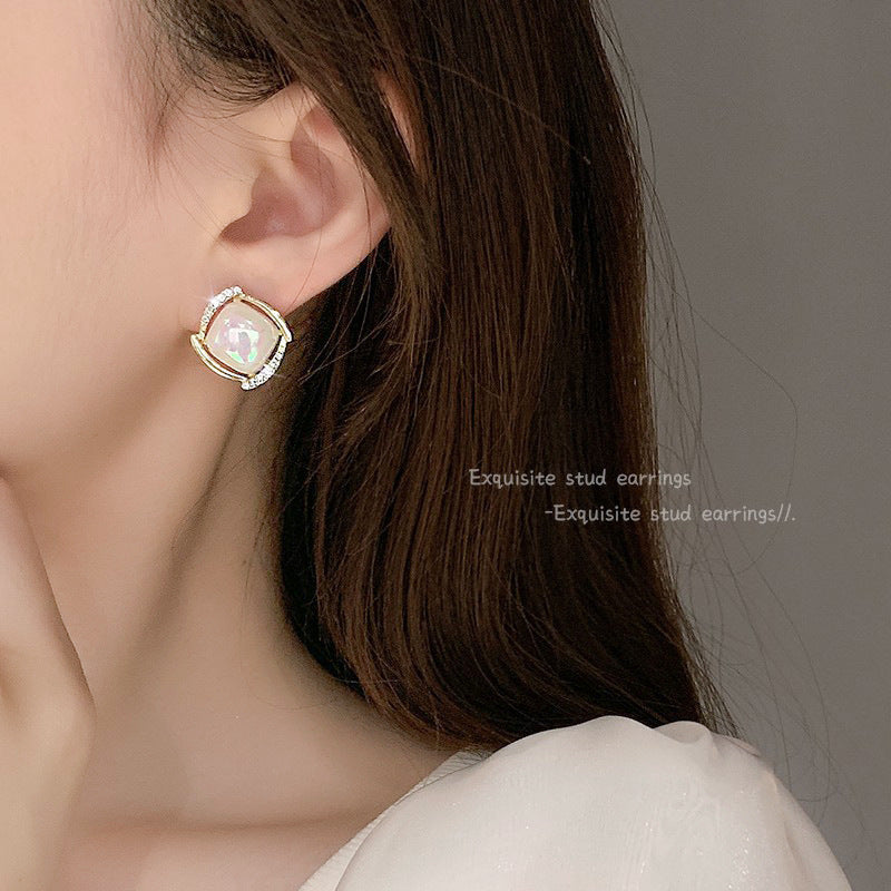 Women's French Pearl Light Luxury Elegant Niche Design Zircon Earrings
