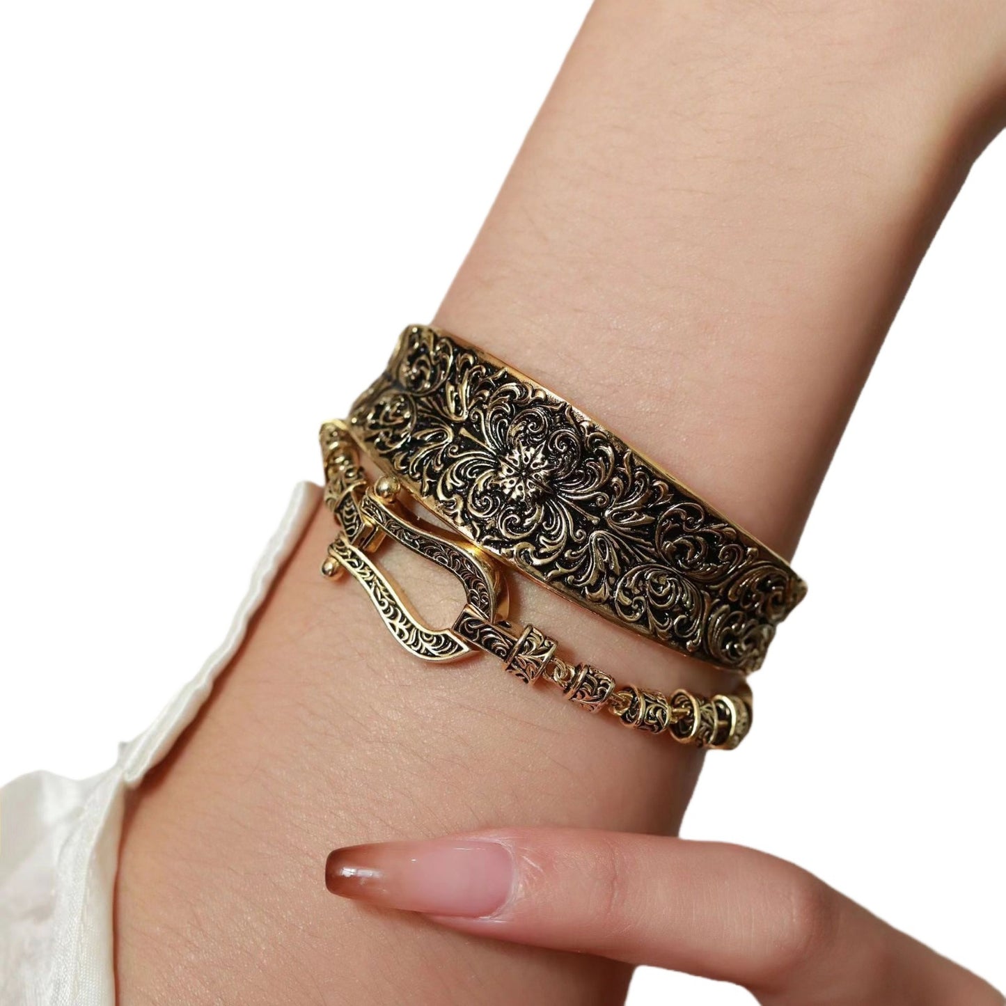 Women's Begonia Pattern Cruciate Flower Crescent Niche Design Bracelets