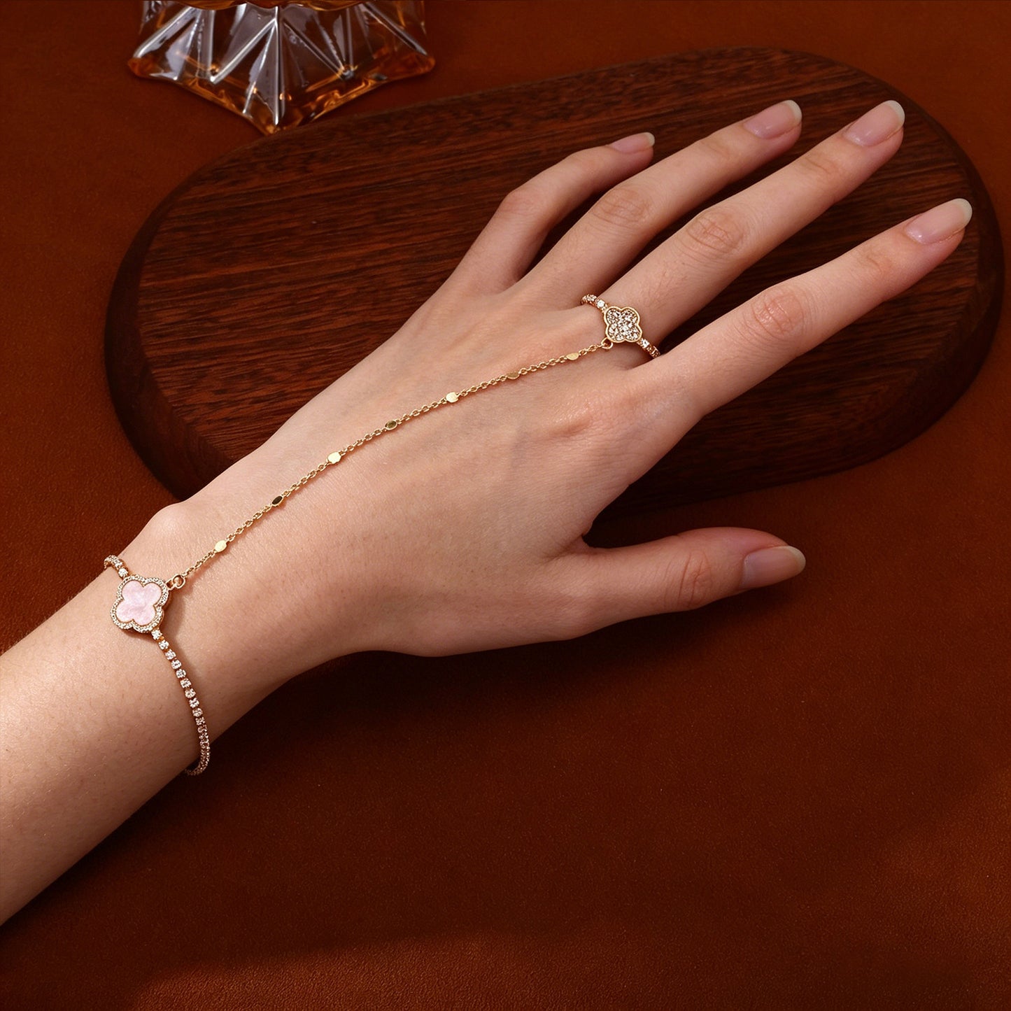 Plated Real Gold Sweet Cool Style Finger Chain Integrated Fashion Bracelet