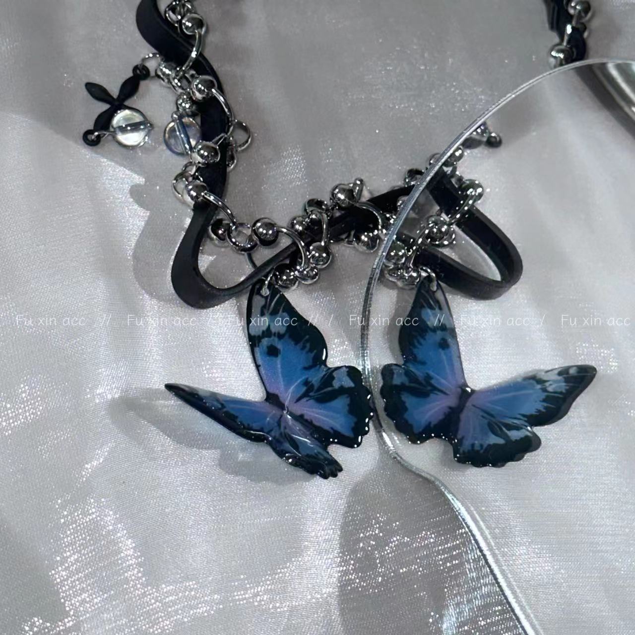 Colliers dégradés industriels en cuir noir avec pendentif papillon