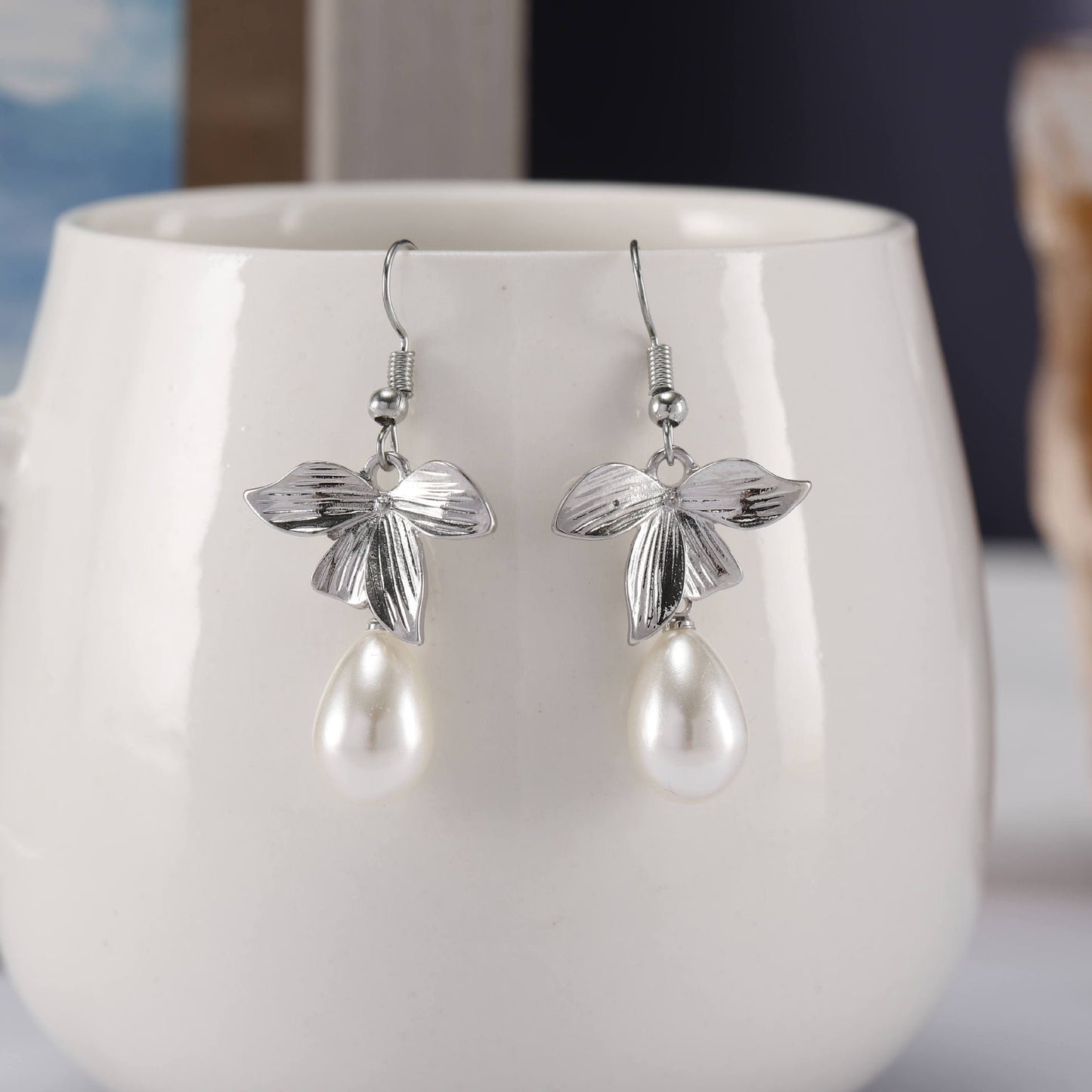 Leaf Pearl Fashion Temperament Unique And Exquisite Korean Earrings