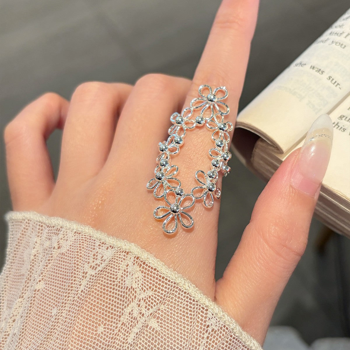 Women's Style Niche Hollow Metal Flower Lace Surrounding Ring