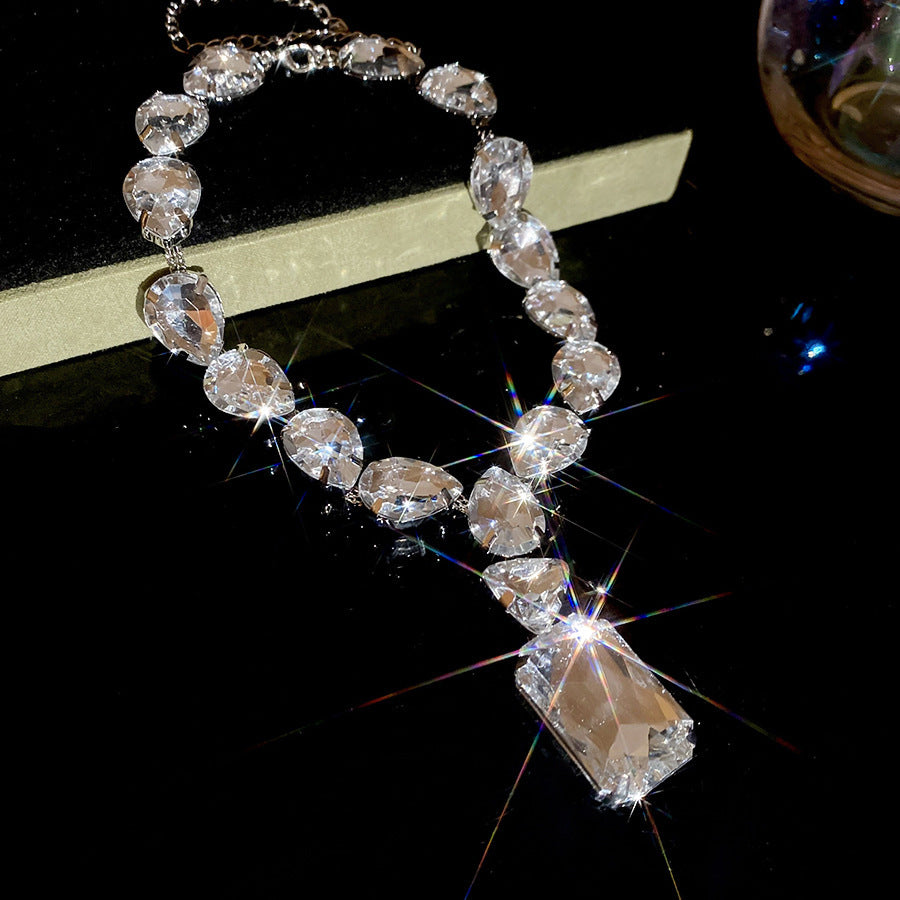 With Diamond Flower Ear Niche Design Clavicle Jewelry Set
