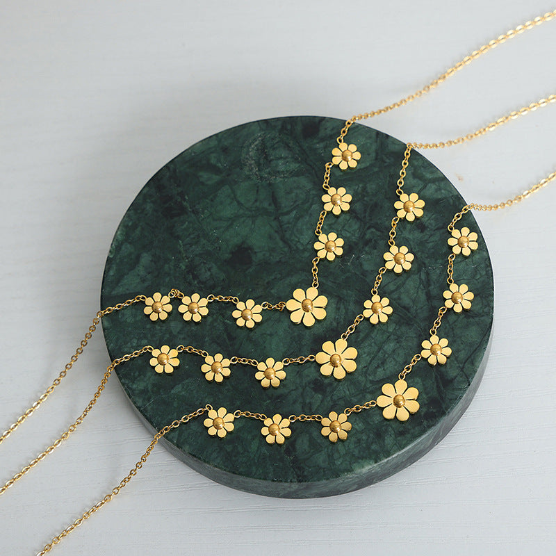 Women's Light Luxury Classic Small Chrysanthemum Clavicle Necklaces