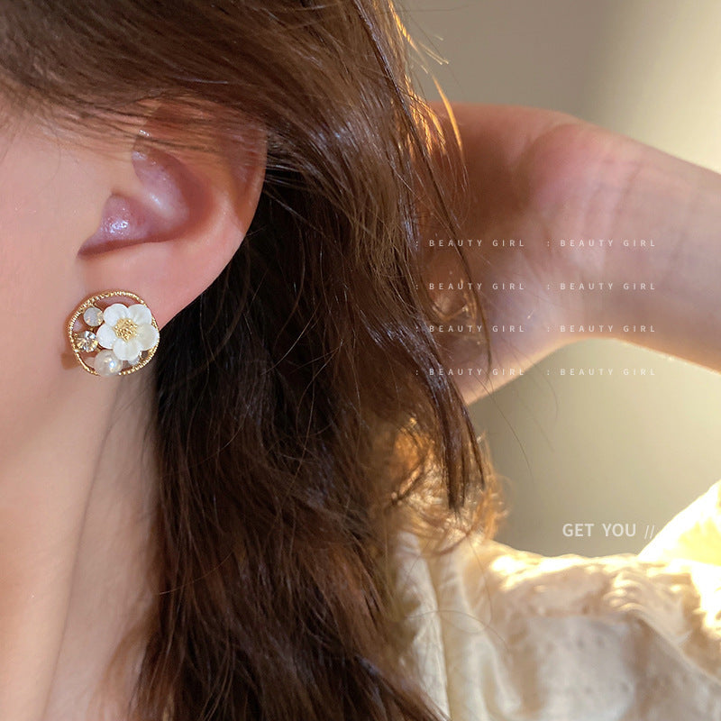 Women's Sier Pearl Flower Round Style Retro Temperamental Earrings