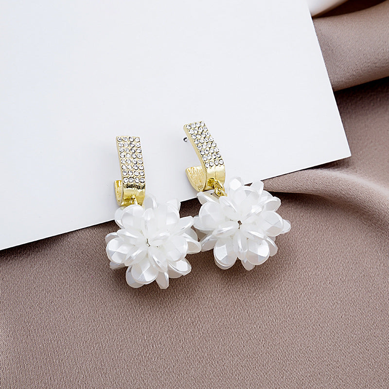 Needle Fresh Diamond Three-dimensional Flower Pearl Earrings