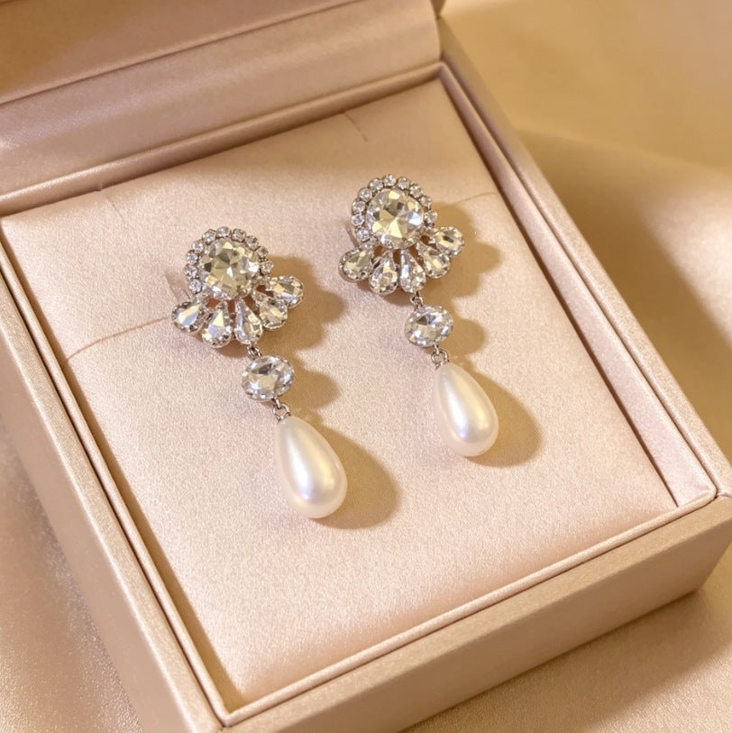 Compact Elegant Pearl Eardrops French Style Design Stud Earrings