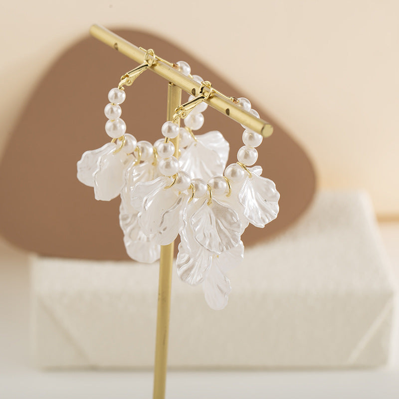 Women's Pearl Petal Flower Fashionable Elegant Big Mosquito Coil Without Pierced Rings