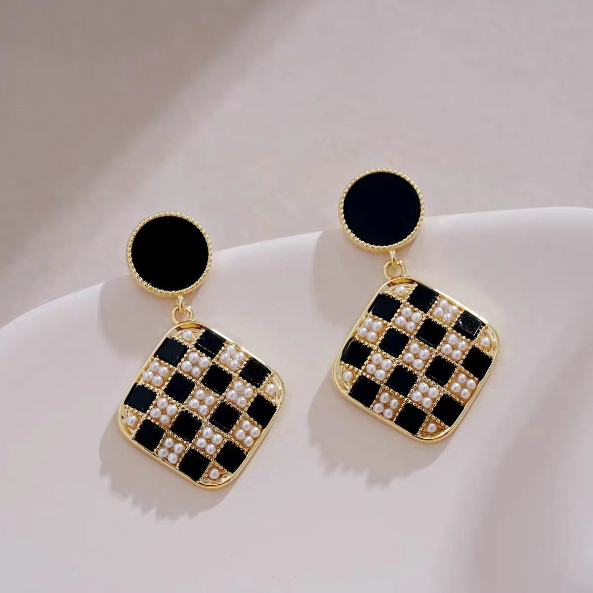 Women's Fashionable Elegant Cat Eye Rhombus Slimming Earrings