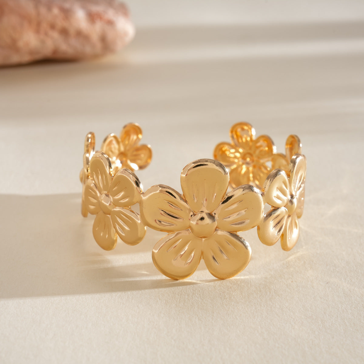 Women's Metal Pleated Flowers Openings Suit Niche Exaggerated Light Luxury Bracelet