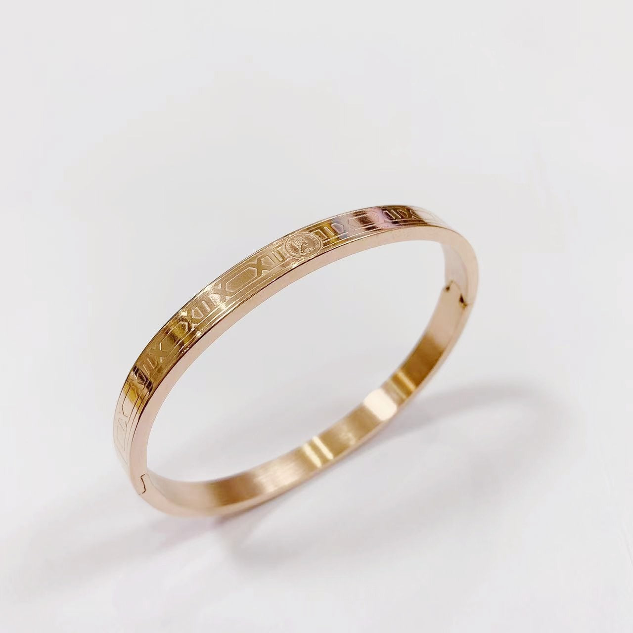 Women's Offer Simple Titanium Steel High Quality Color Retention Personality Shaped Bracelet