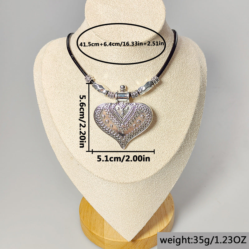 Women's Retro Pattern Love Exaggerating Artistic Alloy Necklace