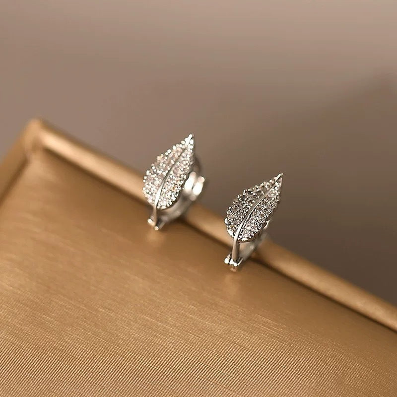 Exquisite Small Zircon Leaves Clip Fashion Commuter Super Rings