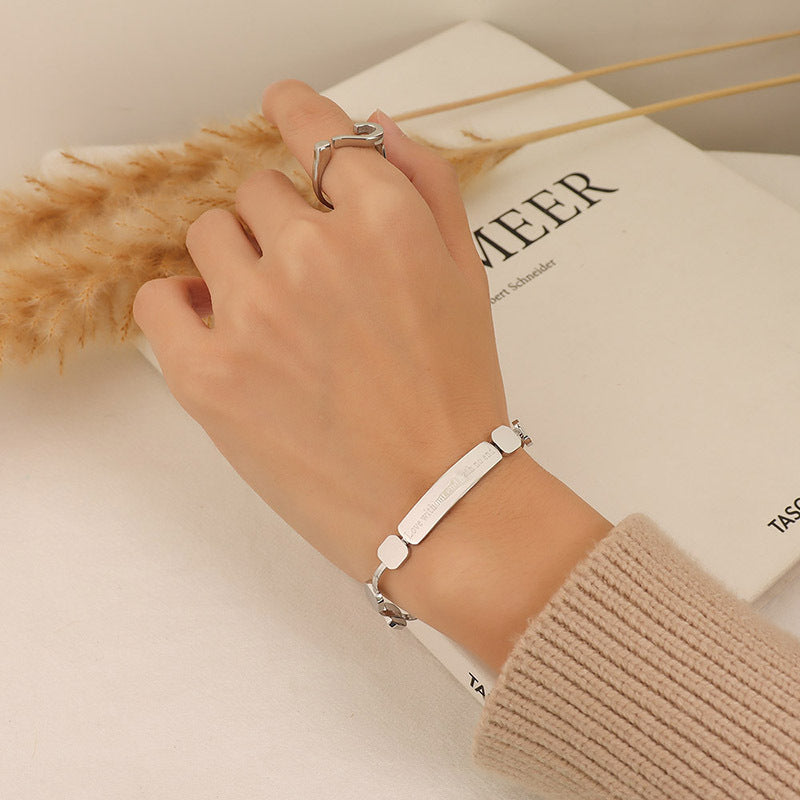 Style français lumière luxe minorité anglais lettre lettrage bracelets en titane