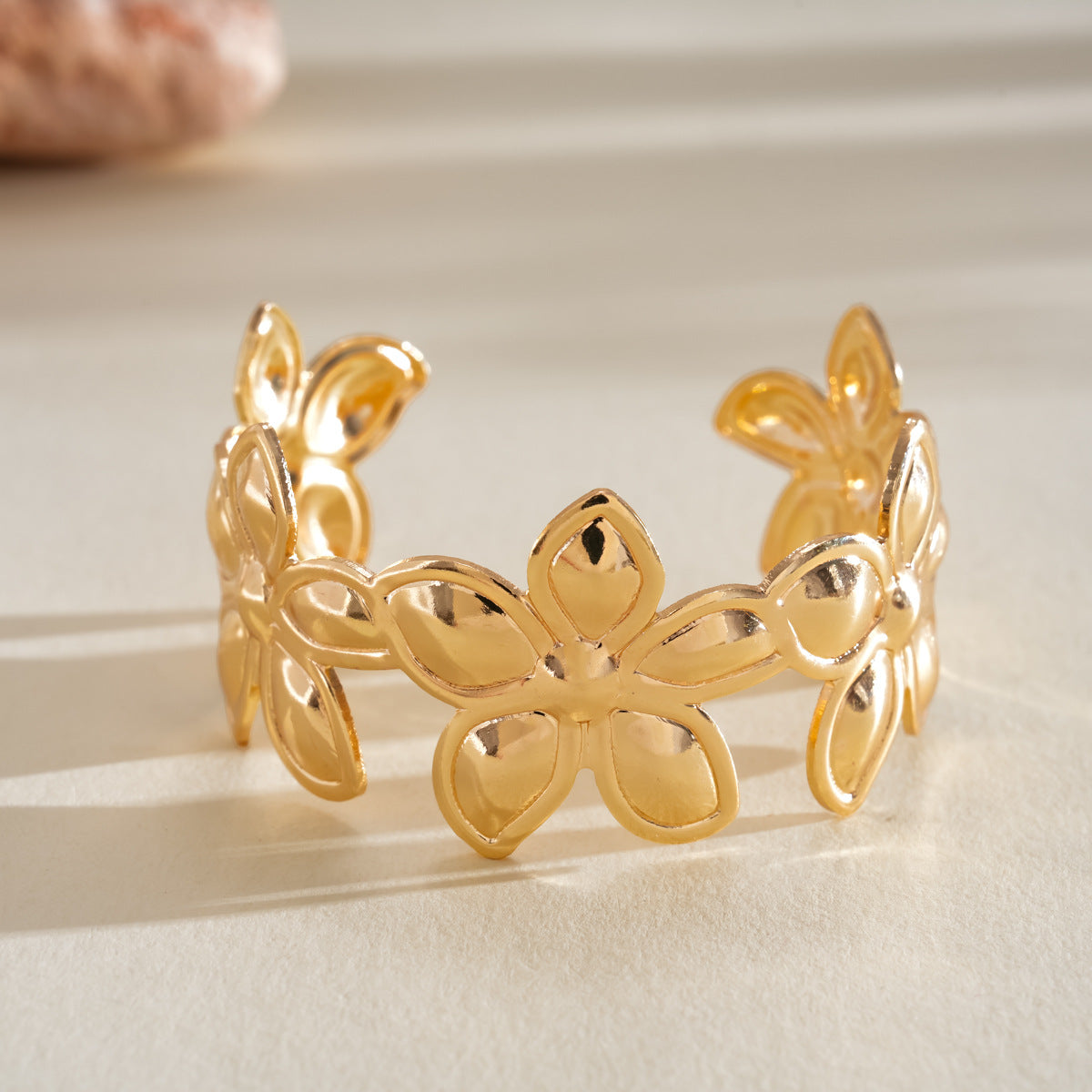 Women's Metal Pleated Flowers Openings Suit Niche Exaggerated Light Luxury Bracelet