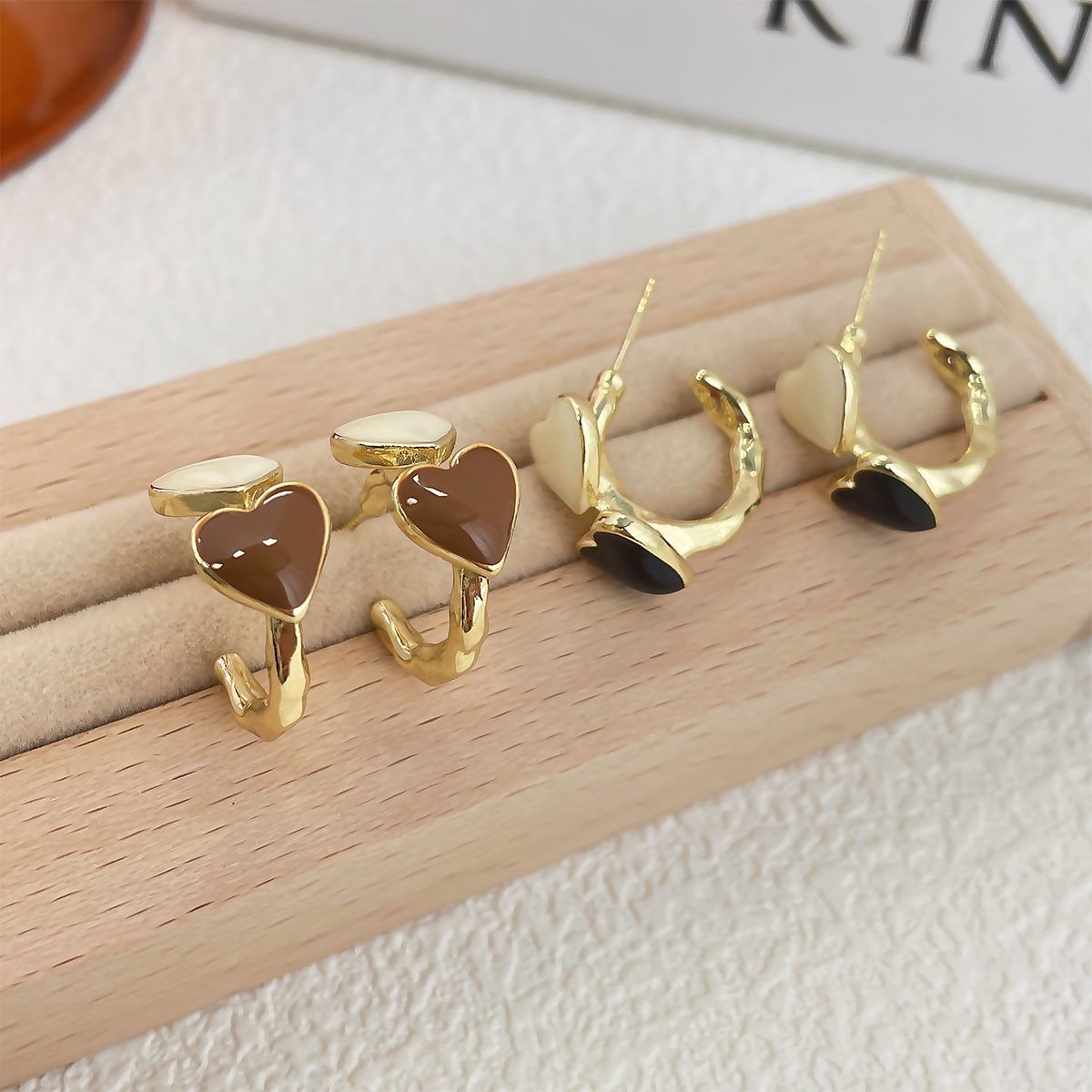 Women's Retro Oil Dripping Heart Shaped Exquisite Earrings