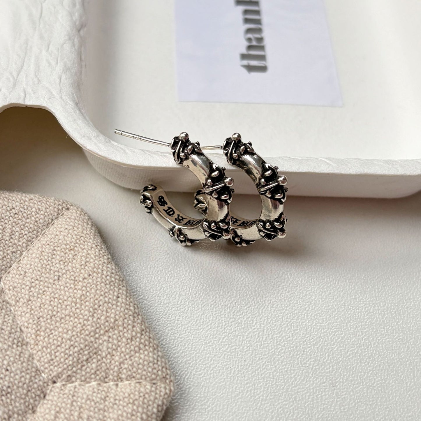 Women's Distressed Style Cross Niche Design Flower-de-luce Retro Trendy Stud Earrings