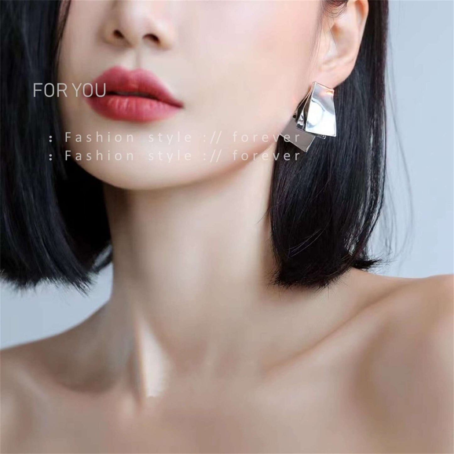 Women's Design Twisted Metal Piece Simple Graceful Personalized Earrings