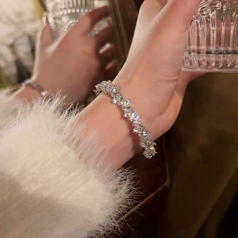 Women's High-grade Flash Zircon Simple Niche Exquisite Irregular Full Diamond Bracelet
