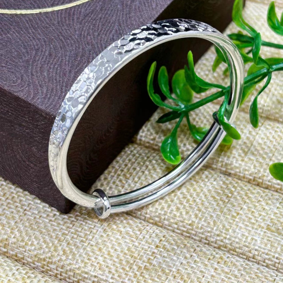 Women's Mush Ice Push-pull Fashion Temperament Crushed Pattern Solid Bracelets