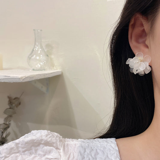 Boucles d'oreilles froides personnalisées à la mode d'été à fleurs blanches pour femmes