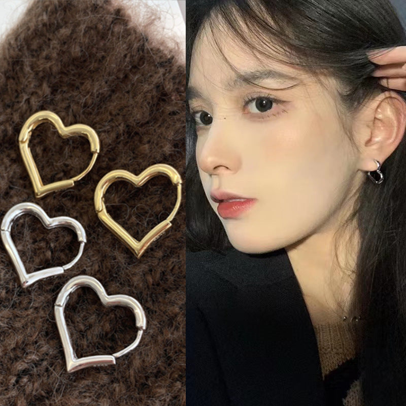 Hollow Heart-shaped Female Temperament Light Luxury Rings