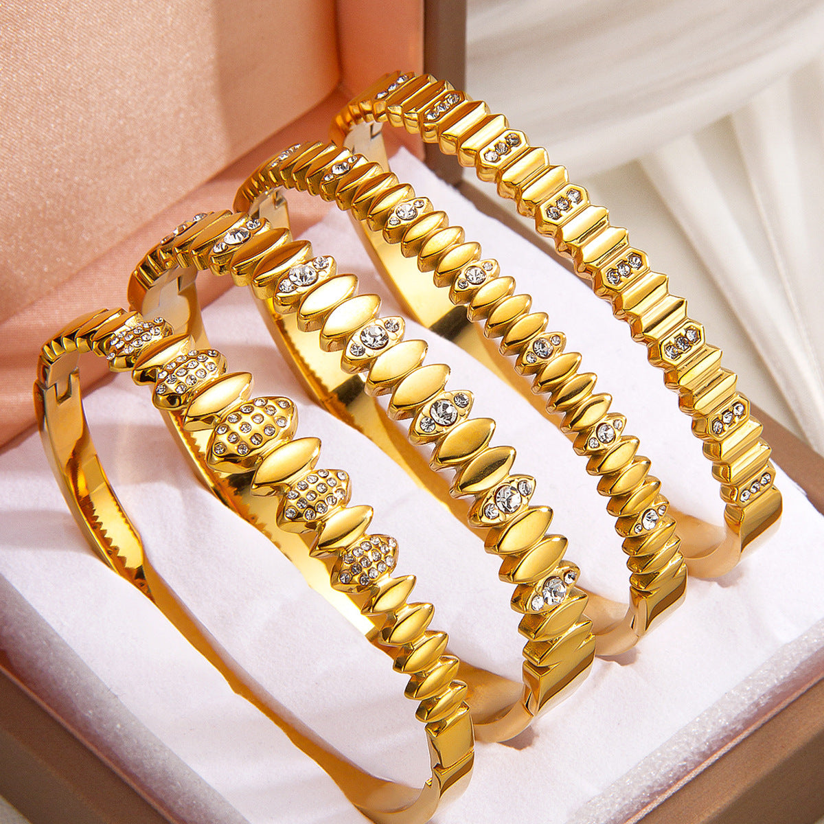 Women's Plaid Stainless Steel Fashionable High-grade Bracelets