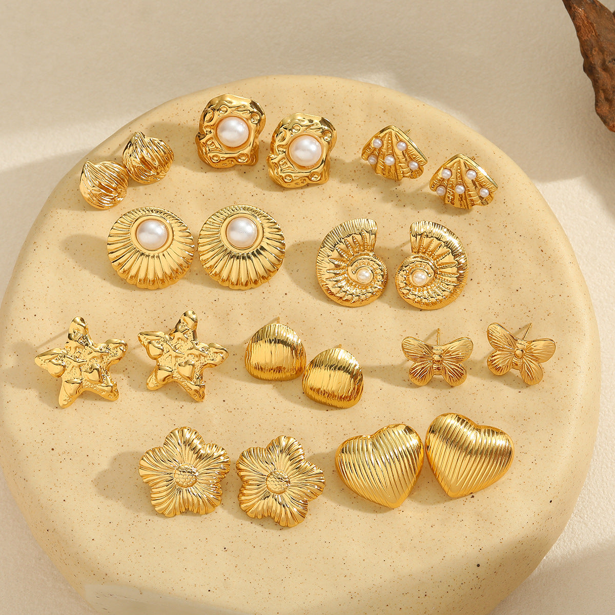 Women's Stainless Steel Light Luxury High-grade Titanium Gold-plated Stud Earrings
