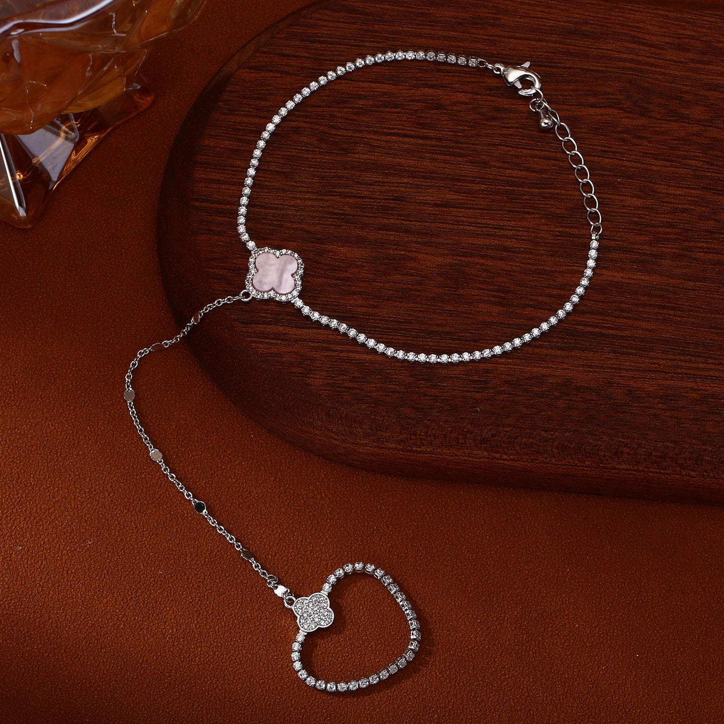 Plated Real Gold Sweet Cool Style Finger Chain Integrated Fashion Bracelet