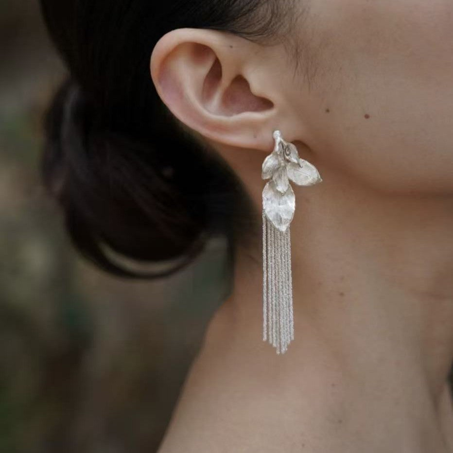 Women's Static Flow Leaf Shape Tassel Vintage Summer Light Luxury High Rings