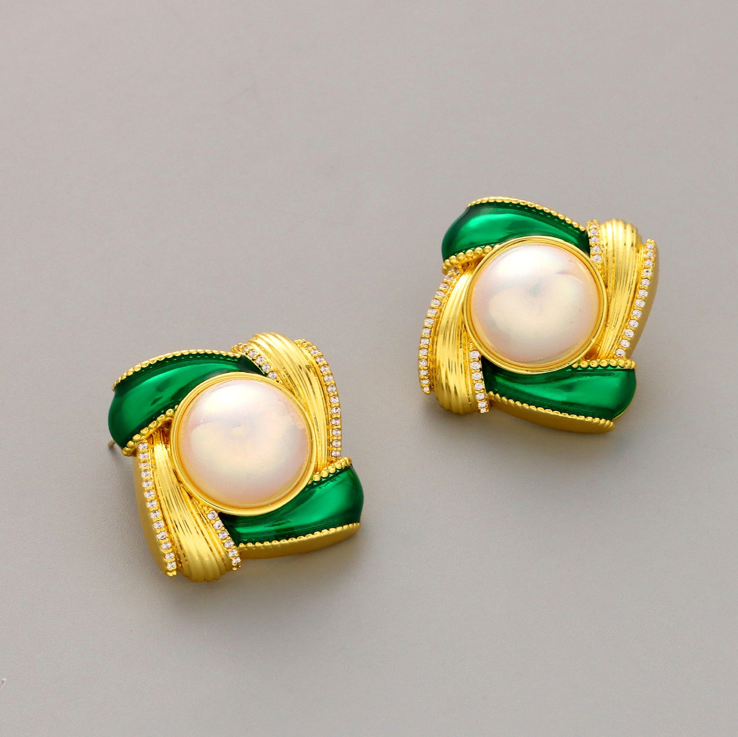 Real Gold Affordable Luxury Fashion Personality Pearl Screw Earrings