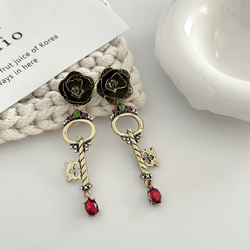 High-grade Engraved Classic Style Key Female Earrings