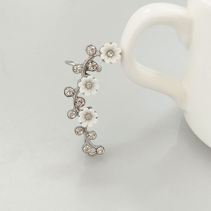 Small White Flower One-piece Fashion Unilateral Ear Clip